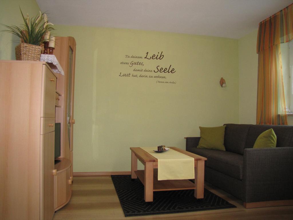 Stollenklause Apartment Hormersdorf  Ruang foto